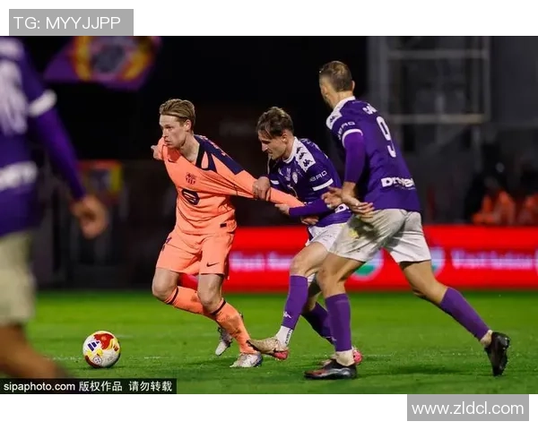 德甲激战拜仁大胜巴萨争议判罚引发全场热议