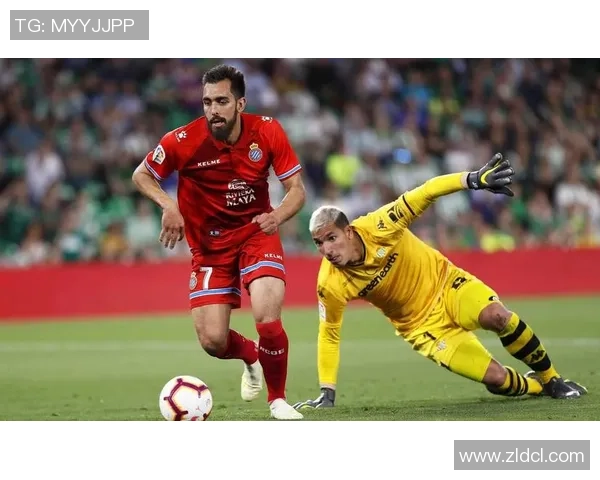 西甲激战：马竞大胜切尔西乌龙球引发争议判罚全场沸腾